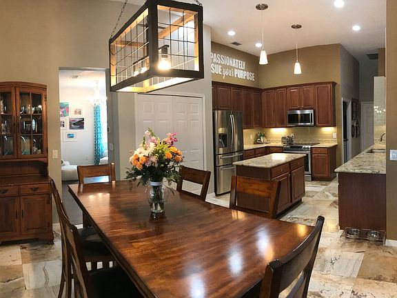4th image of 1113 English Garden Ln