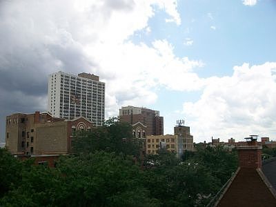 4th image of 3900 N Pine Grove Ave APT 603