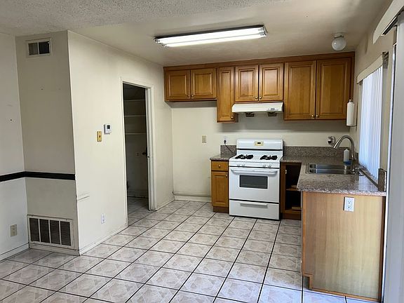 4th image of 773 Windwood Dr