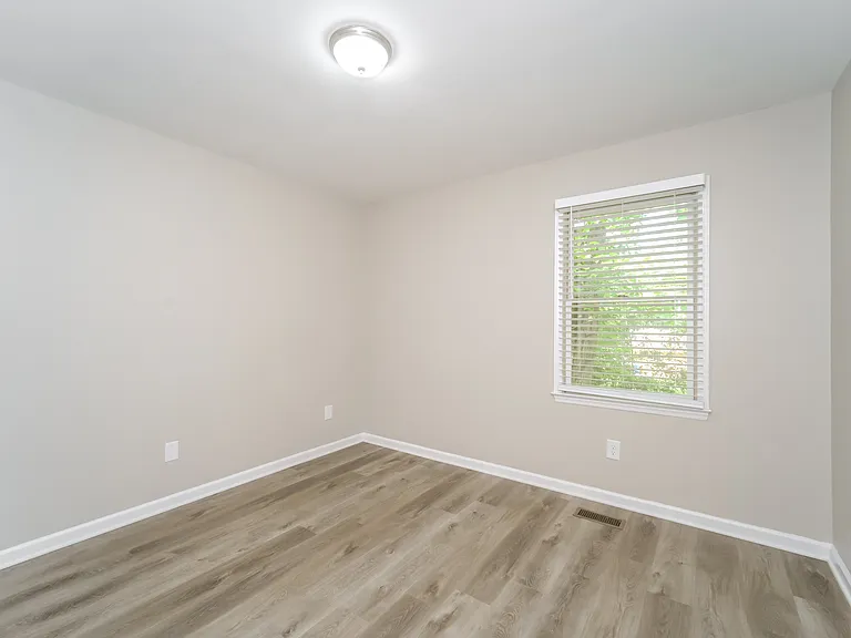 6262 Morehead Rd — Photo 16