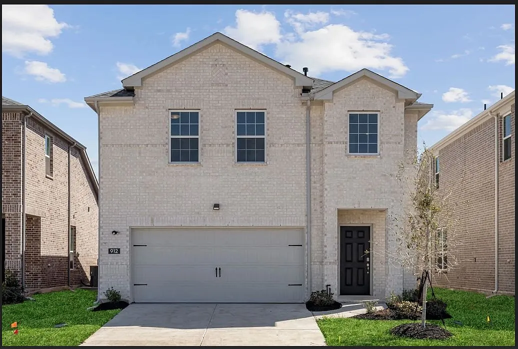 4 bed, 2104 sqft, $2,199 — Photo 1