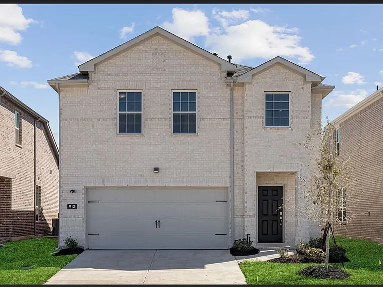 912 Santa Lucia Dr — Photo 1