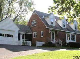 1916 Mayfair Rd, Niskayuna, NY 12309