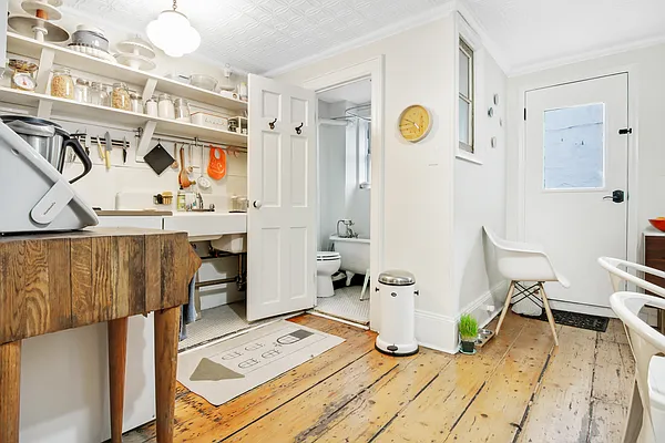 Sold by Dwell Residential Inc | media 32