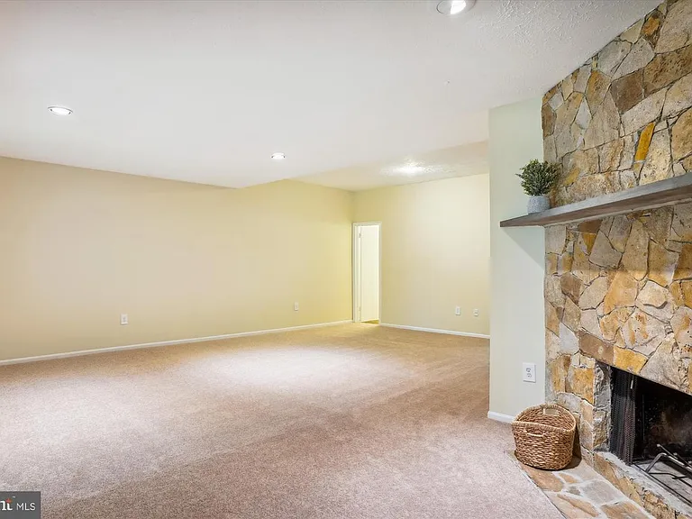 7768 Heatherton Ln #7768 — Photo 17