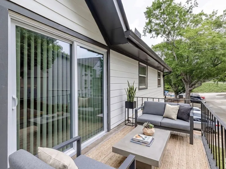 Modern Living in the Heart of Northlake — Photo 83