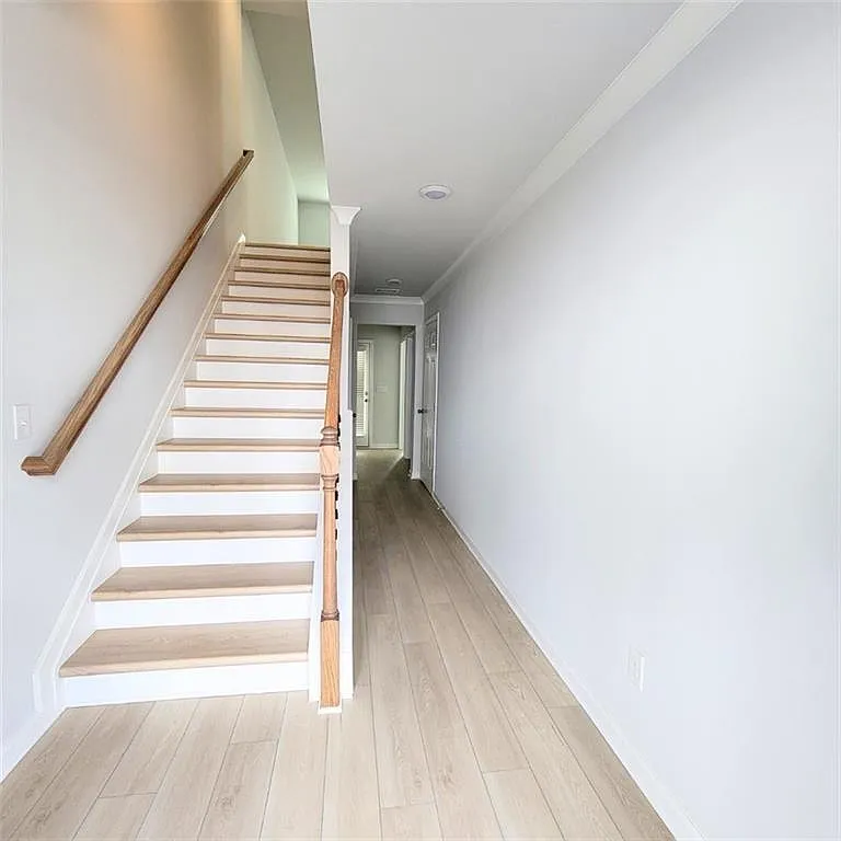 4 bed, 3.5 bath, $2,700 — Photo 2