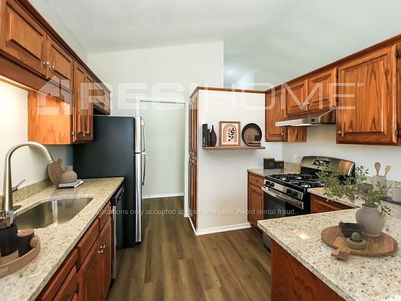 3rd image of 2124 NE 11th St
