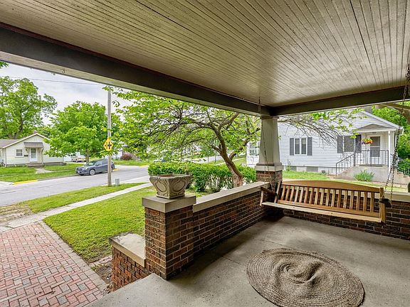 3rd image of 818 Northwestern Ave