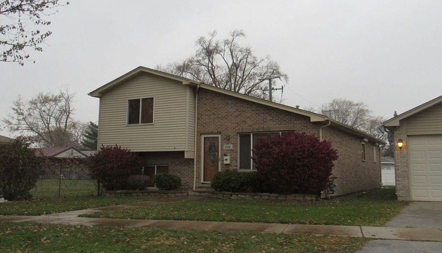 1st image of 1116 W Vermont Ave