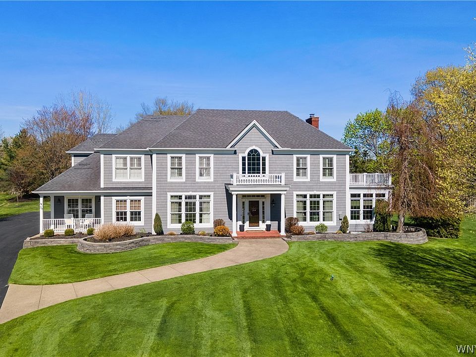 1st image of 39 Edgewater Dr