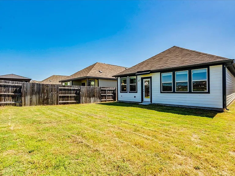 802 Papaya Dr — Photo 25