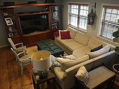 3 bed, 1.5 bath, 1176 sqft, $2,095 — Photo 3
