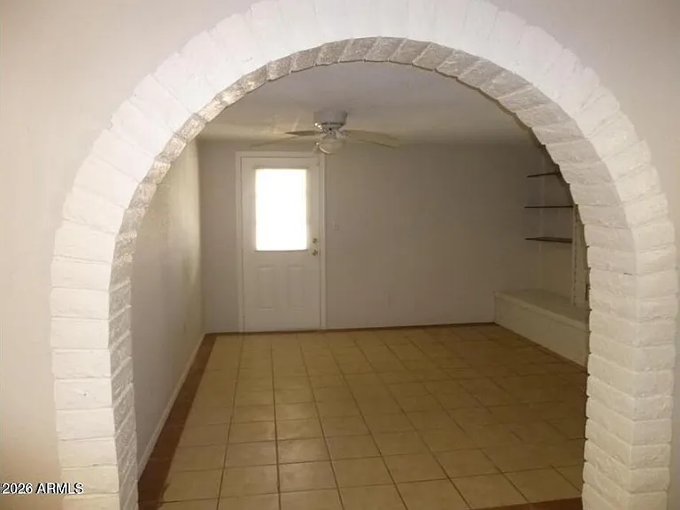 946 E Loma Vista Dr — Photo 7