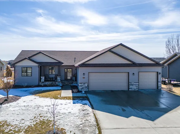 842 13th St SE, East Grand Forks, MN 56721