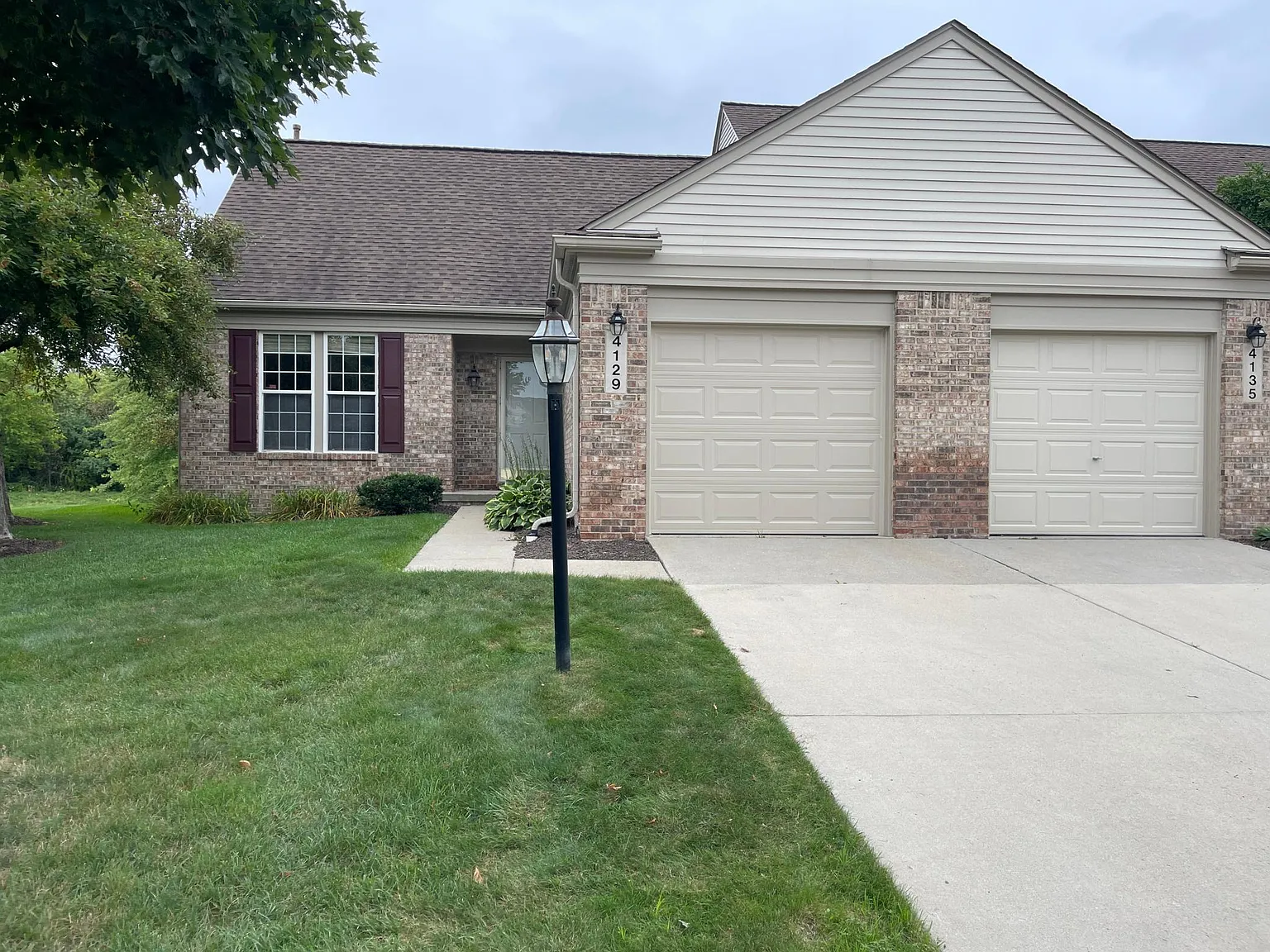 4129 Hunters Cir E — Photo 2