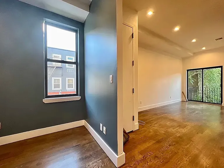 287 Harman St #3B — Photo 9