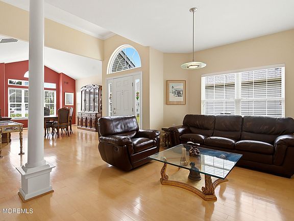 5th image of 24 Valencia Drive