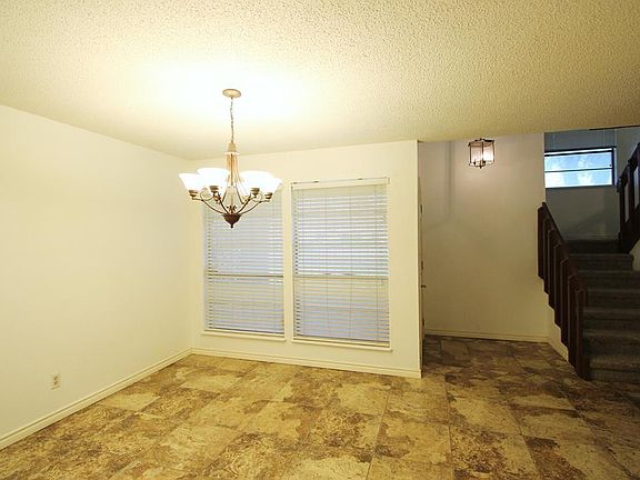 4th image of 722 Windsor Glen Dr