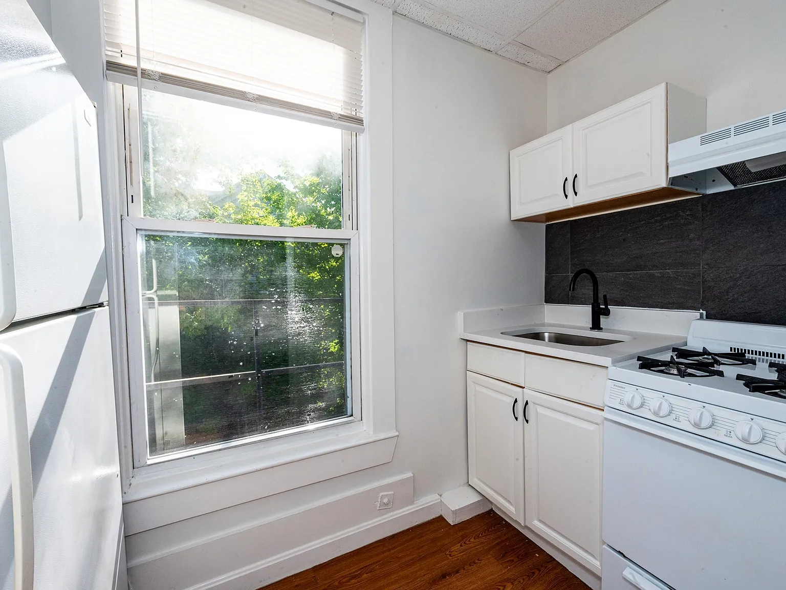 Studio, 1.0 bath, 250 sqft, $2,250 — Photo 2