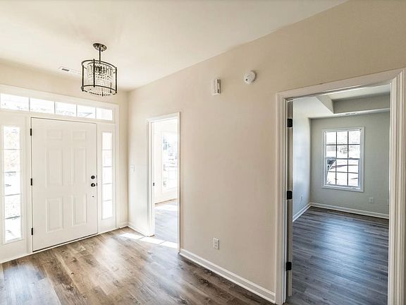3rd image of 109 Fox Run Dr