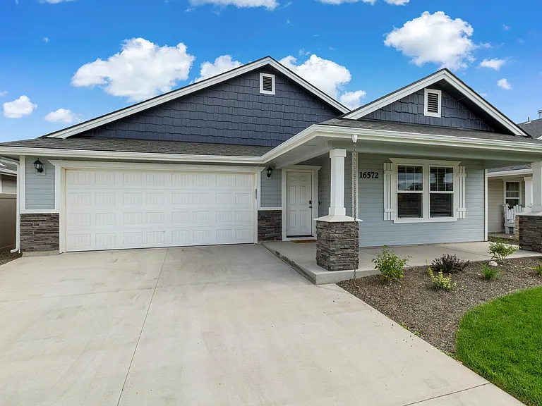 16572 Cypress Ln — Photo 2