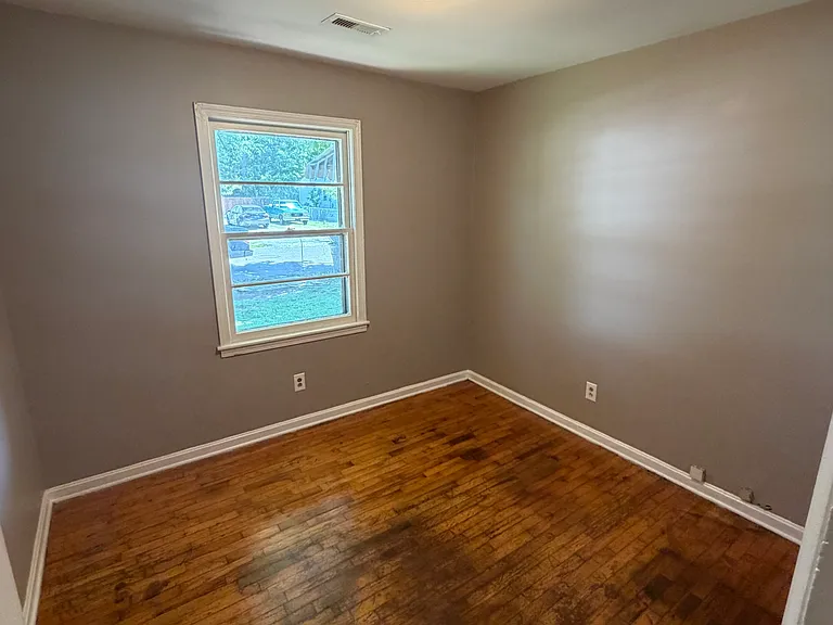 109 Paulette Ct — Photo 8