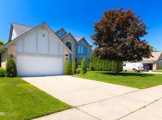 52691 Overlook Trl, Chesterfield, MI 48047