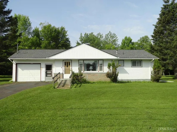 36 Tamarack St, Carp Lake Township, MI 49971