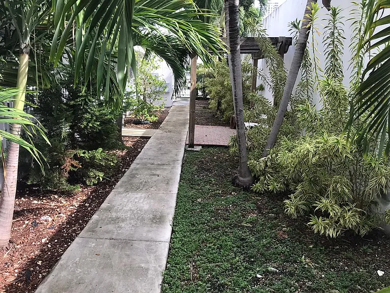 1533 NW 2nd St — Photo 13