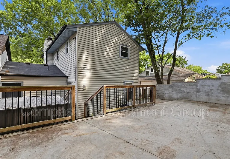 7668 Chatham Cir — Photo 29