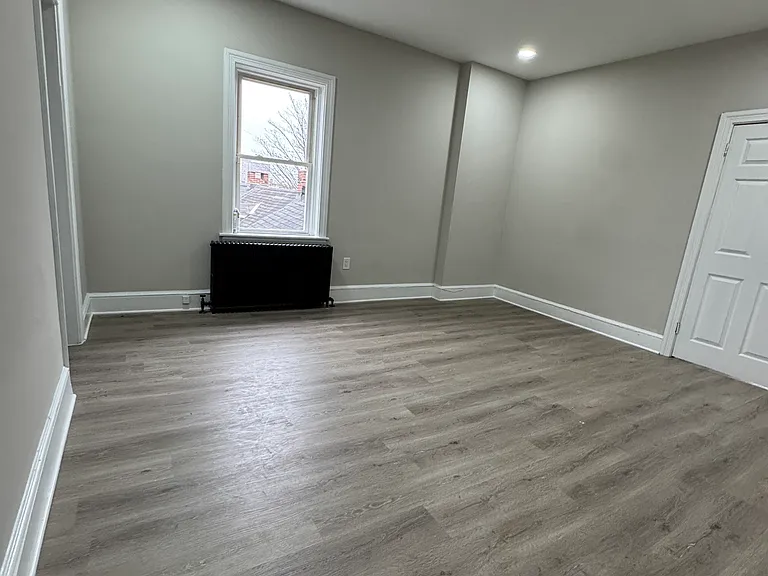 527 W Orange St #8 — Photo 5