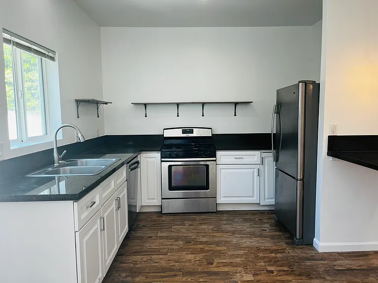 22742 Miranda St — Photo 3