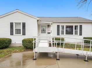 559 Riverside Dr, Battle Creek, MI 49015
