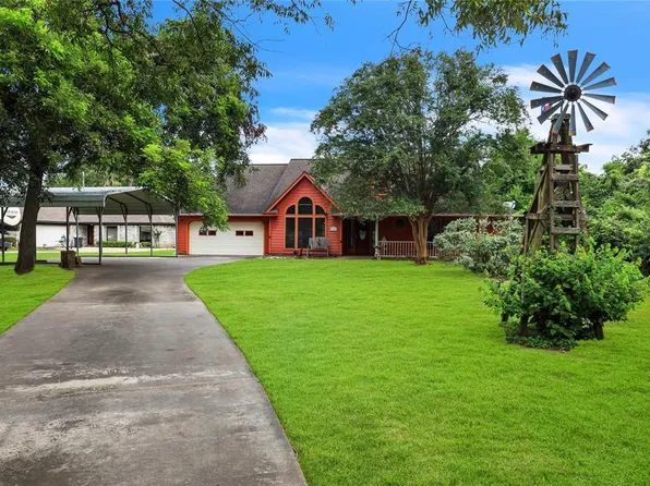 903 Creek Drive, Clute, TX 77531