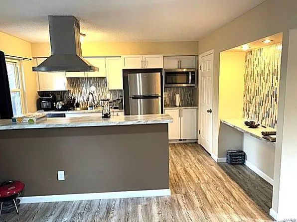 8861 Santa Bella Dr, Hazelwood, MO 63042