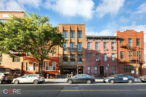 Rented by CORE | media 15