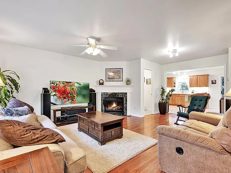 624 Royal View Dr — Photo 2