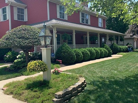 2nd image of 2465 Luray Dr