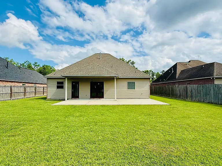 13134 Montrose Dr N — Photo 2