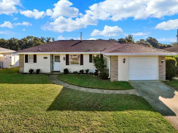 1943 Sky Dr, Clearwater, FL 33755