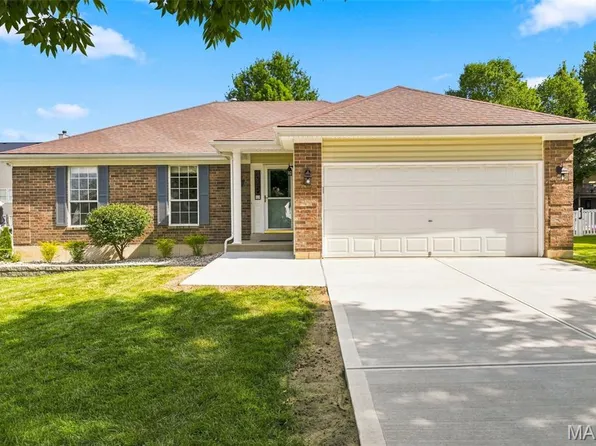 341 Falcon Hill Dr, O'Fallon, MO 63368
