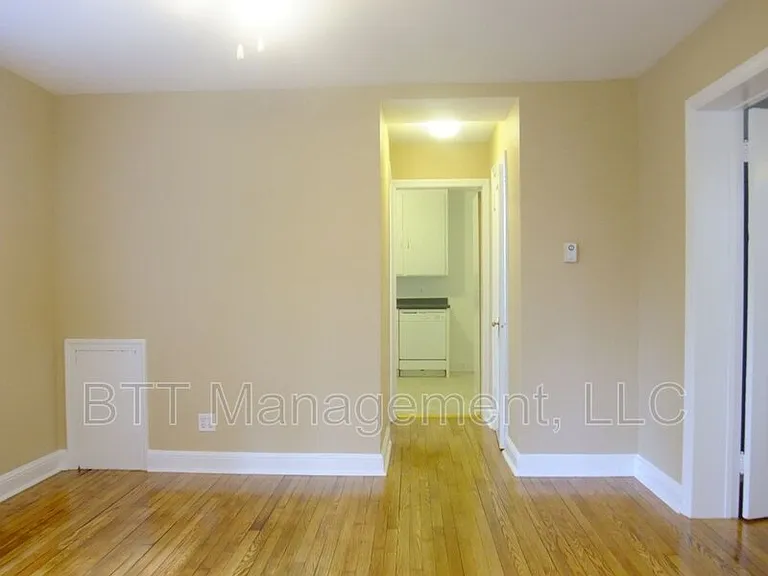 8405 Greenwood Ave #3 — Photo 2