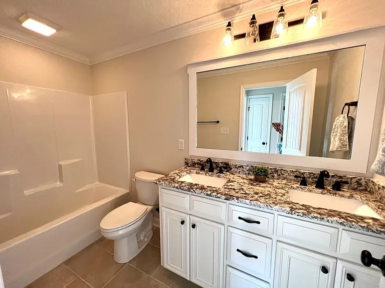 4024 Landings Cir — Photo 10