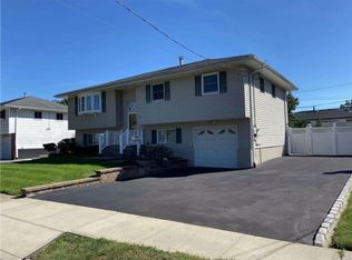 102 Wicks Rd, Commack, NY 11725