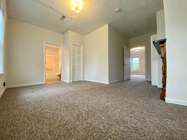 200 W Maple St #2 — Photo 7