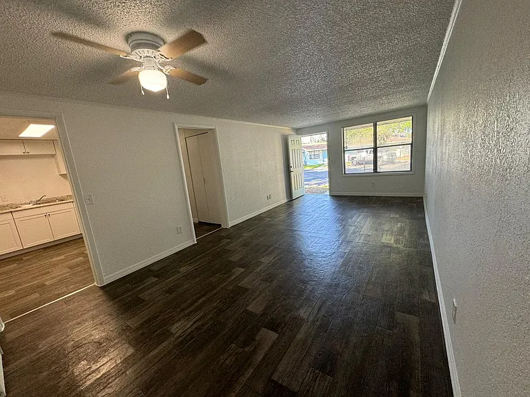 Meadowdale Apartments — Photo 15