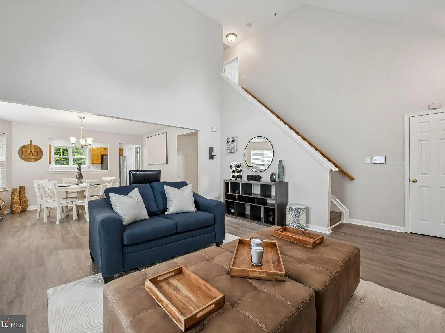 3 bed, 3.5 bath, 1528 sqft, $3,650 — Photo 2