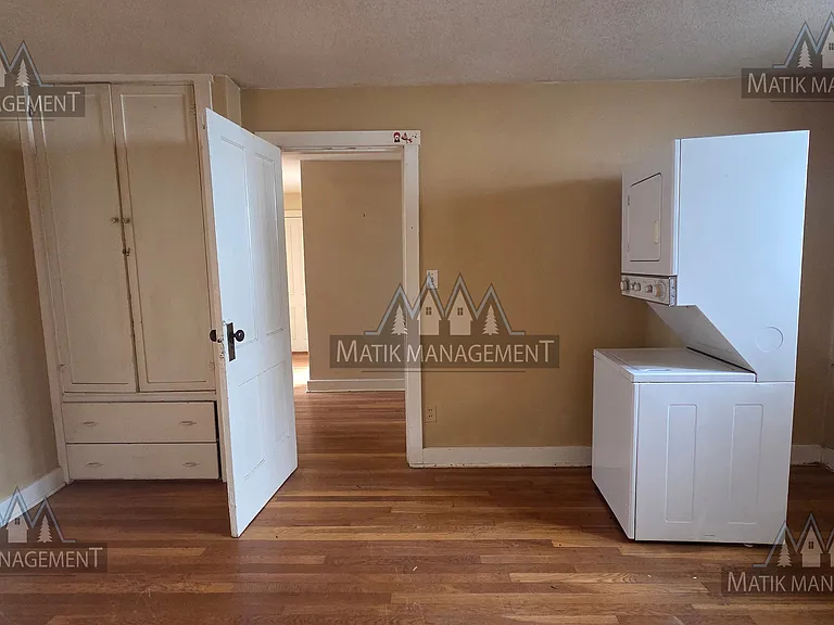 143 Main St W #1/2 — Photo 43
