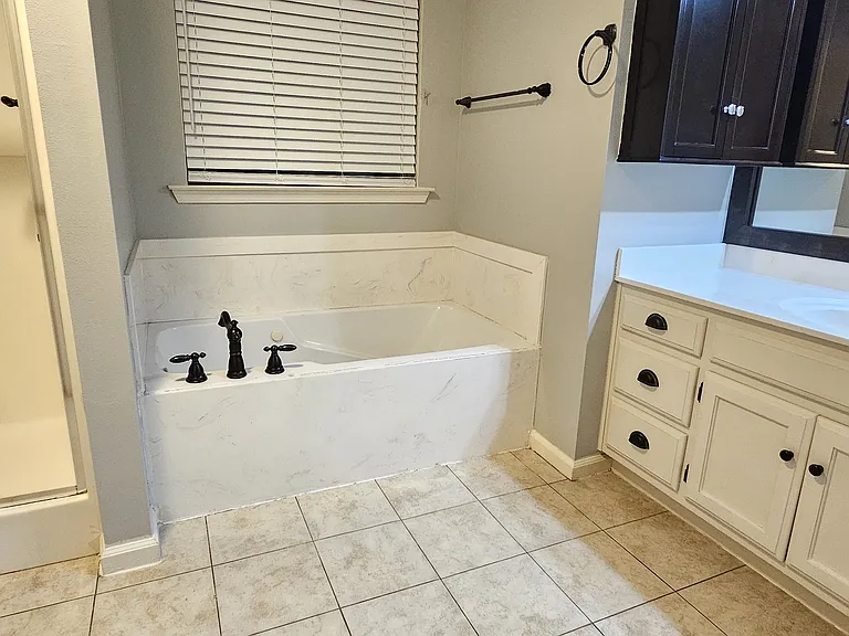128 Plumdale Dr — Photo 12
